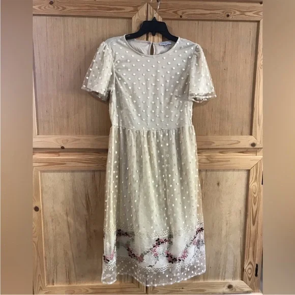 Elegant Cream Floral Dress - Picture 2 of 6